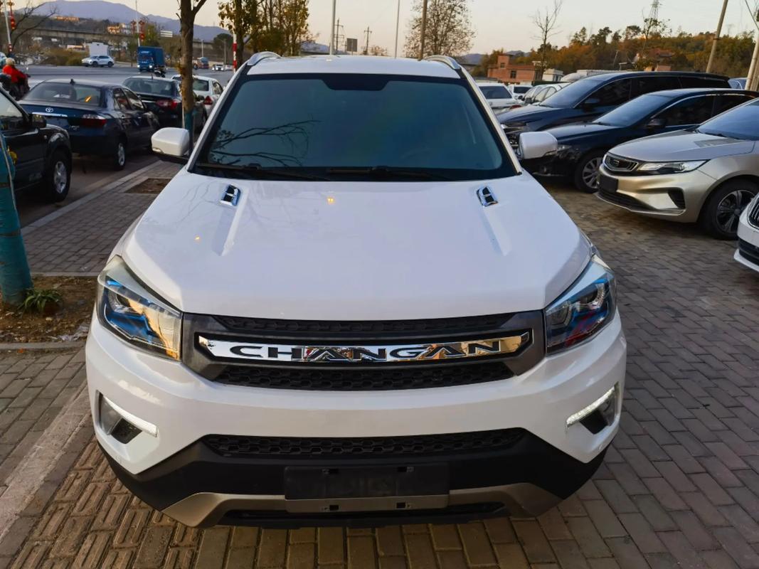 长安cs75自动挡图片/长安cs75高配自动挡