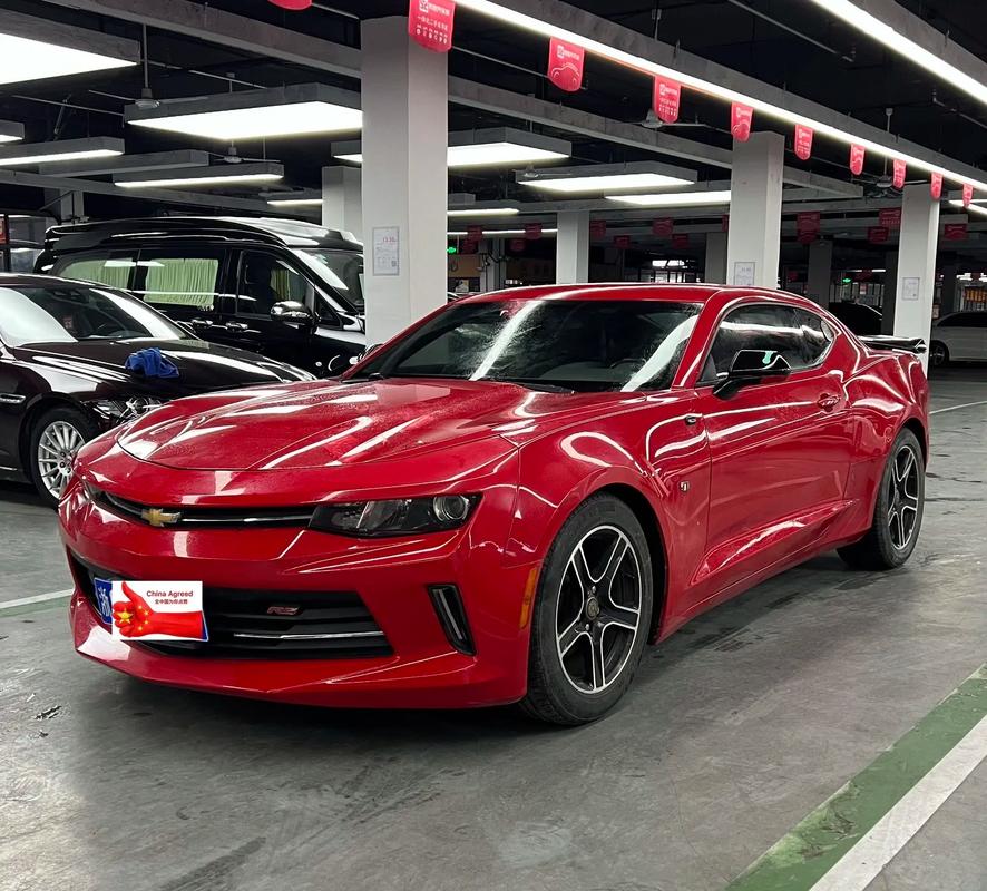 雪佛兰科迈罗v8(雪佛兰科迈罗vs福特野马)