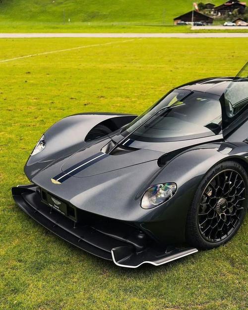 阿斯顿马丁valkyrie价格,阿斯顿马丁rapides价格