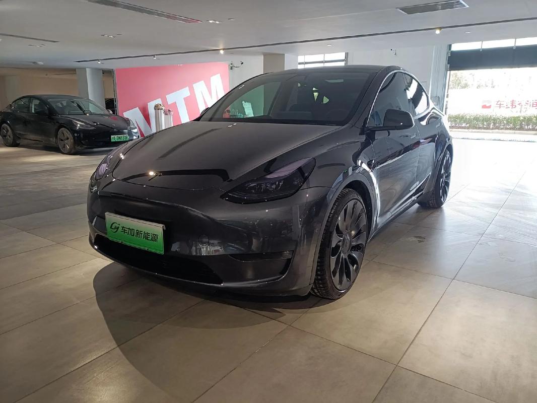 特斯拉大概多少钱一辆／特斯拉多少钱一辆纯电动车