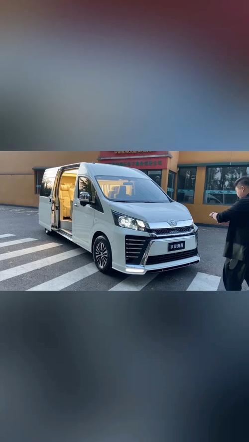 丰田海狮12座商务车 丰田海狮12座商务车和丰田考斯特