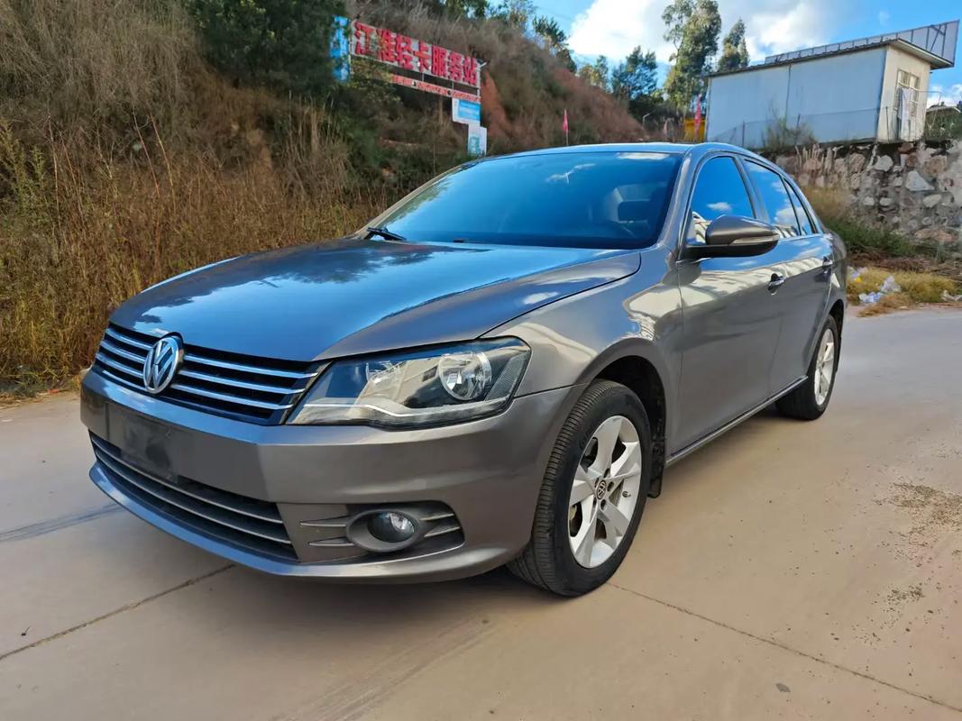 2013年的宝来现在值多少钱(2013年宝来车图片)