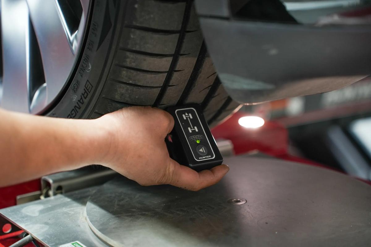 做四轮定位多少钱/特斯拉做四轮定位多少钱